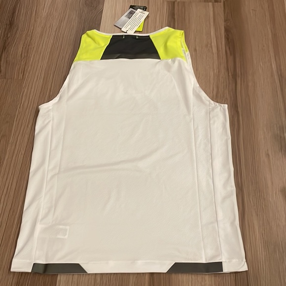 Brooks low light high vis running tank - Picture 2 of 3